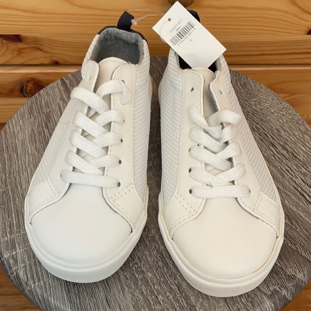 New White lace sneakers